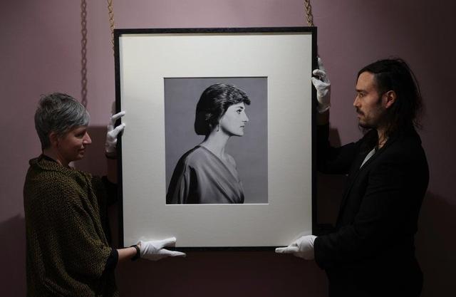 戴安娜王妃|戴安娜从未公开过的肖像首次展出，凯特一直在用自己的方式怀念她