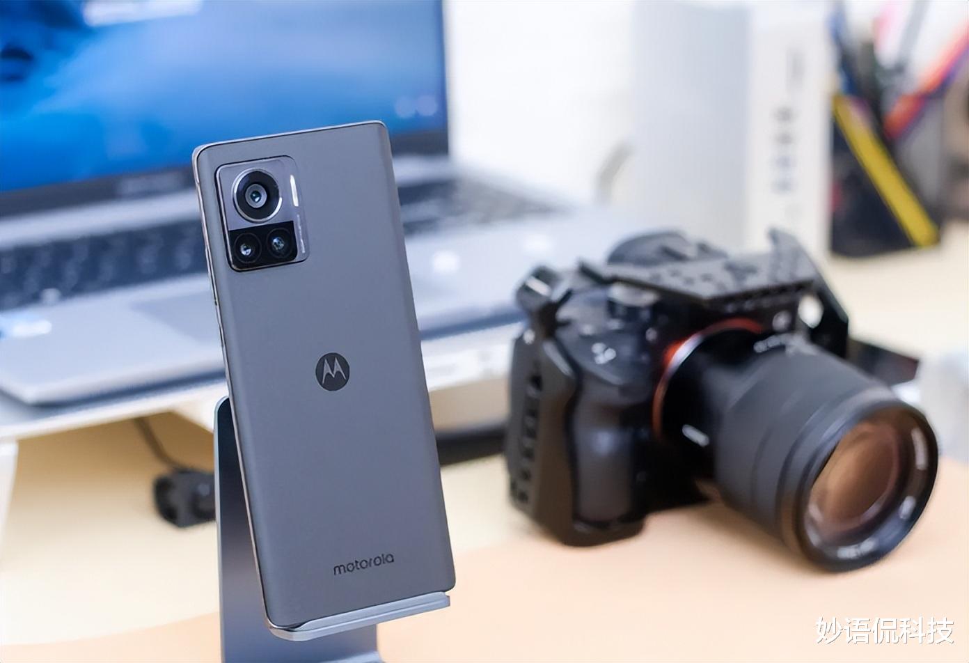 摩托罗拉|moto X40曝光：或比小米13来得更早，骁龙8Gen2或将卖2999元