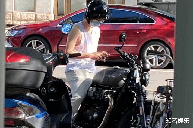 刘昊然|刘昊然近况照释出：随意穿搭被人赞，定制造型却被无情吐槽