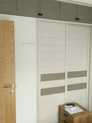 新房装修，媳妇坚持叫木工在电视墙打一圈柜子，完工发现好明智