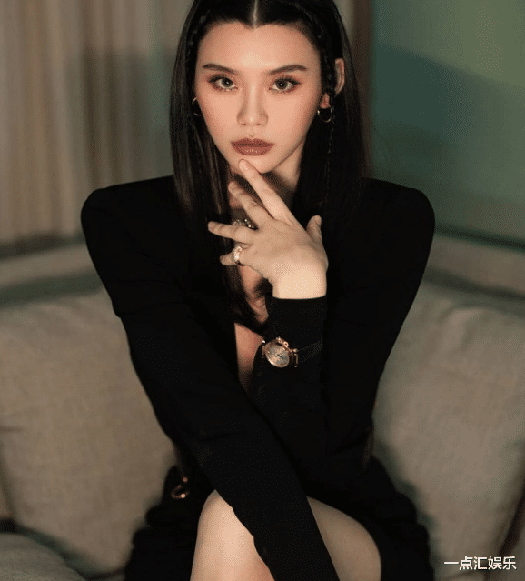 奚梦瑶|奚梦瑶逛街被偶遇！皮肤白到放光腿超细，一点不像富豪太太