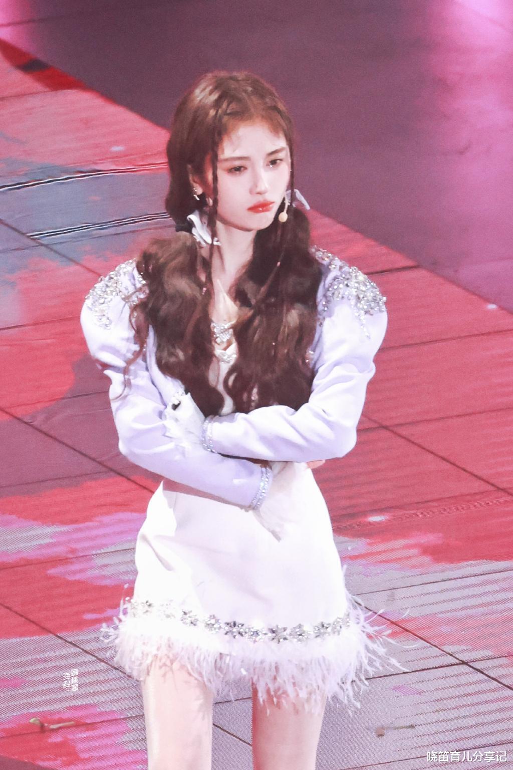 假唱|跨年夜还是“翻车夜”,假唱、跑调、假煽情?2022年结尾内娱真尬