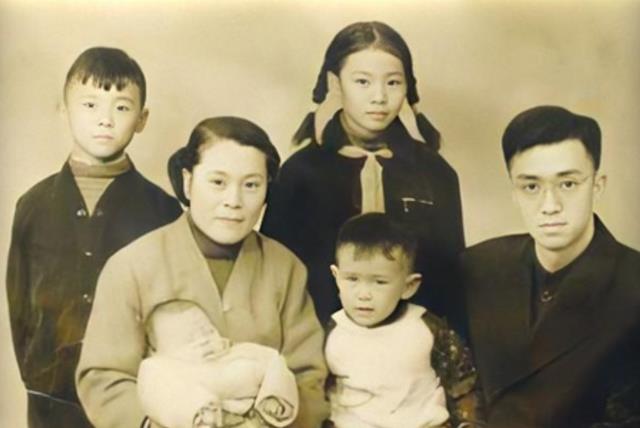 谢晋|著名导演谢晋：3个儿子，2个智障，1个肝癌，他的一生比黄连还苦