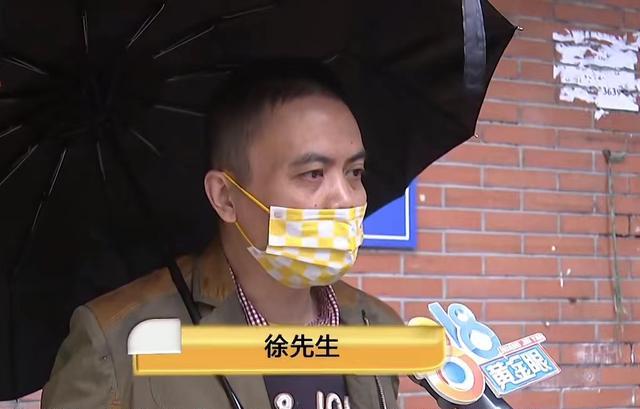 尴尬!免费领的口红送给女同事,因假货被退回,男子找商家要说法