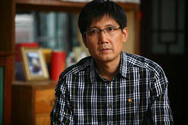 |51岁唐山演员李崇霄去世！李小冉发文悼念，他的婚姻是段佳话