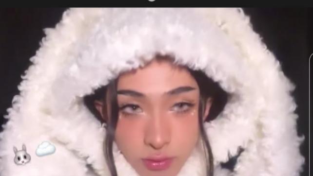 伊能静|伊能静儿子再穿女装，留龙须刘海吐舌卖萌，获父母支持后愈发放飞