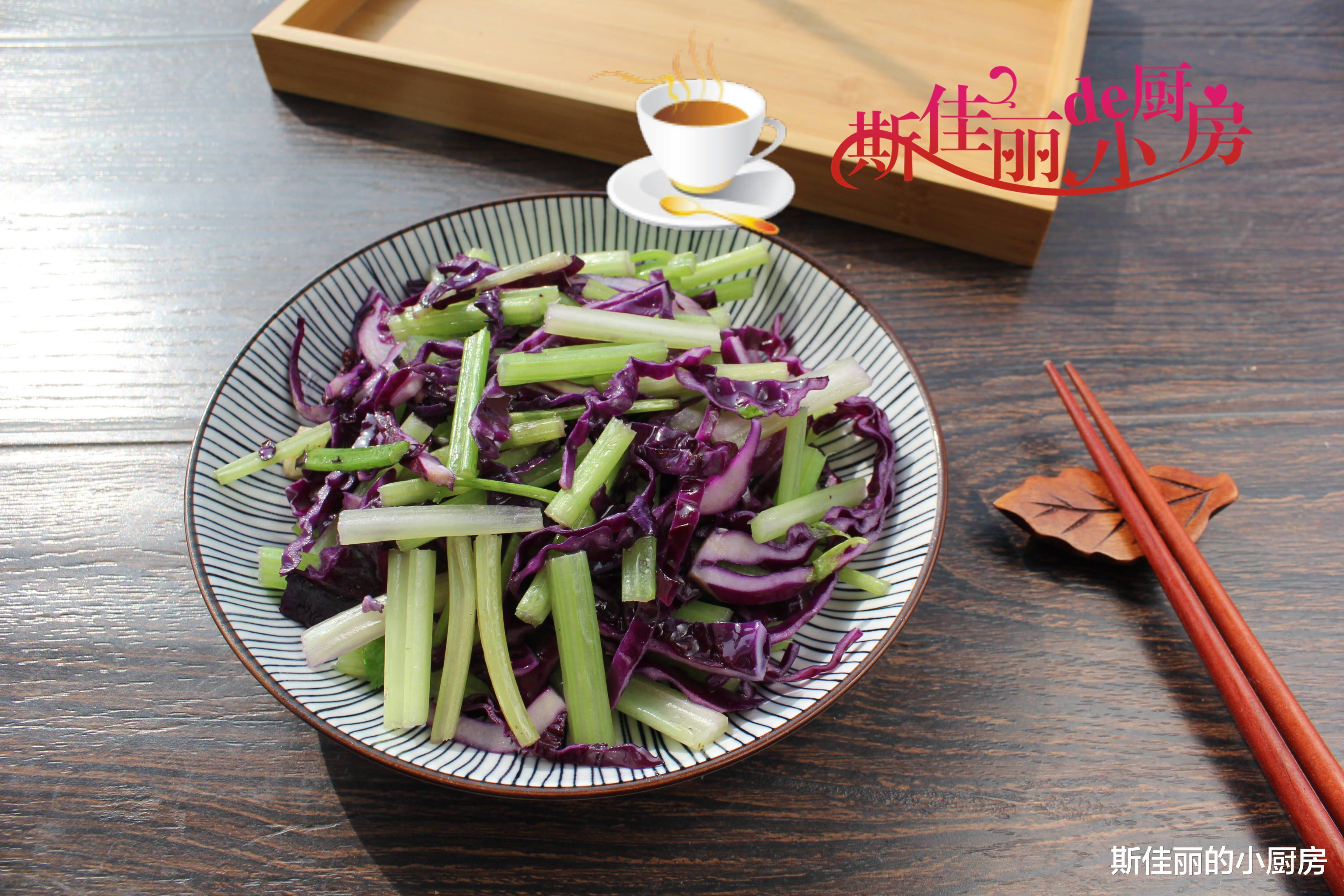 芹菜 女人不妨多吃这菜，瘦身美肤抗衰老，不放肉也很香，好吃又便宜