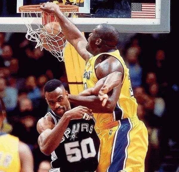 迈克尔·乔丹|乔丹为什么很少投三分？NBA是怎么演变成如今全民三分的？