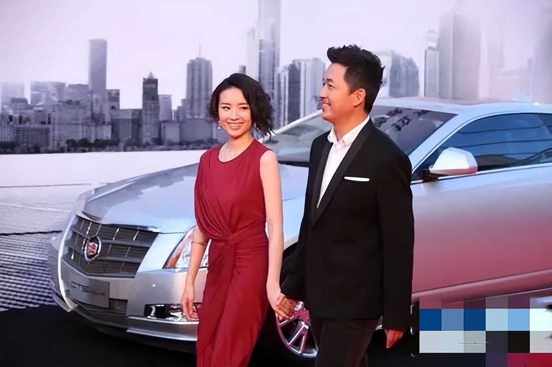 董洁|从董洁和陈坤、潘粤明、梁朝伟的牵手方式就能看出来她更喜欢谁