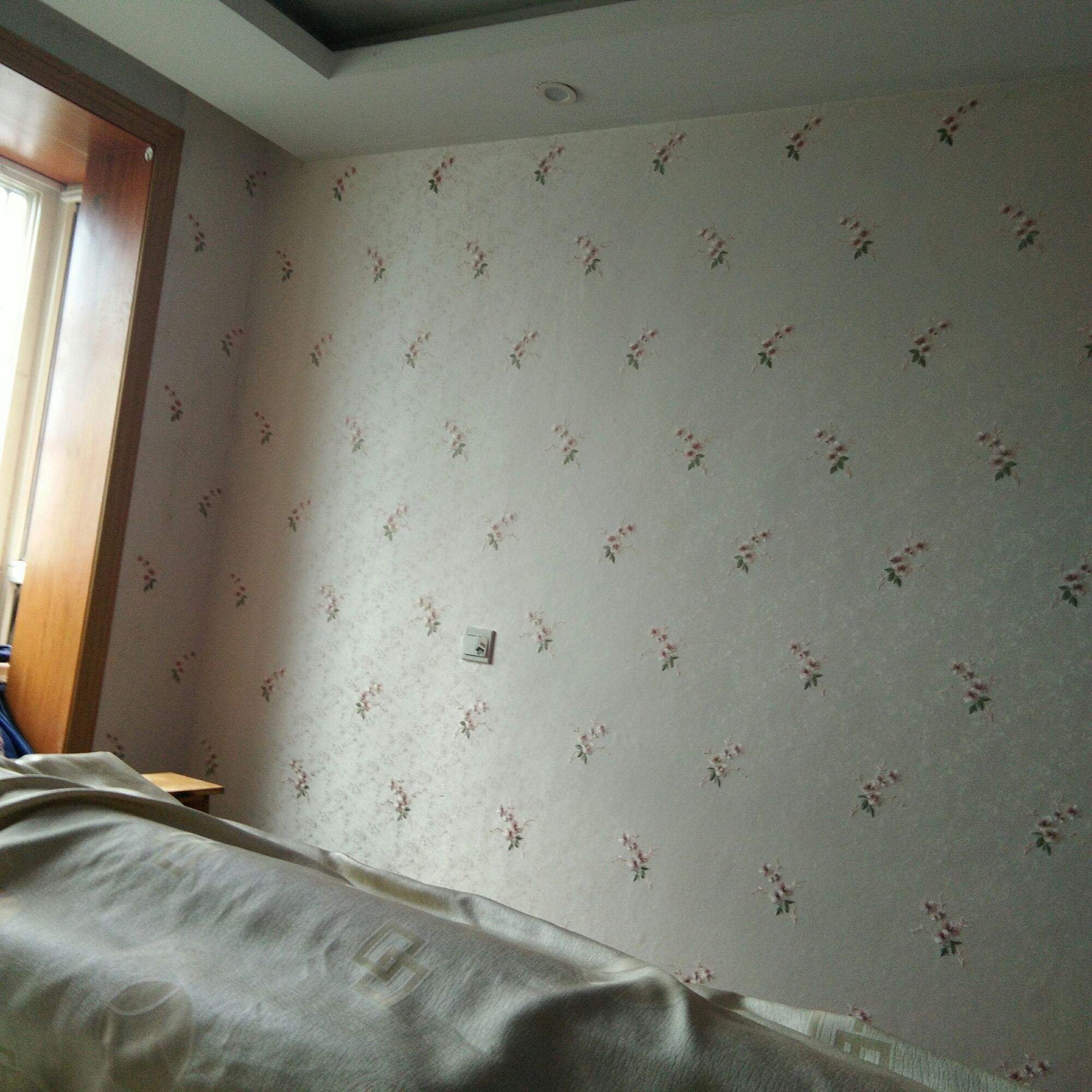 刷油漆后还可以贴壁布吗?