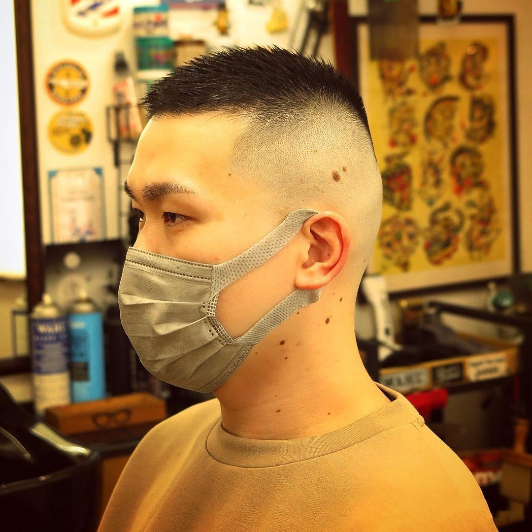 最火的男士夏季发型，两边“推掉”中间造型，精干帅气又有男人味