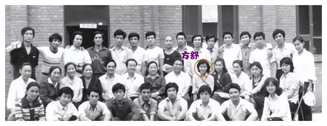 方舒|方舒:捧红屠洪刚后被抛弃,独自抚养两个女儿20年,女儿成其骄傲