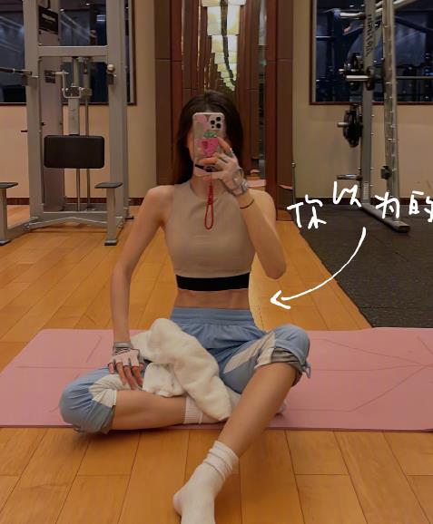 金晨|金晨晒身材照却引起争议，皮肤状态太松弛