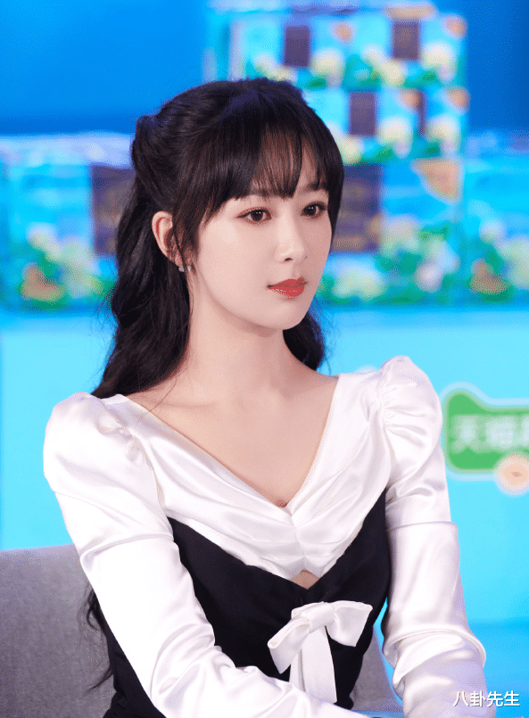 魏无羡|直播镜头下的女明星：杨紫唐嫣苹果肌瞩目，热巴娜扎跟精修图没差