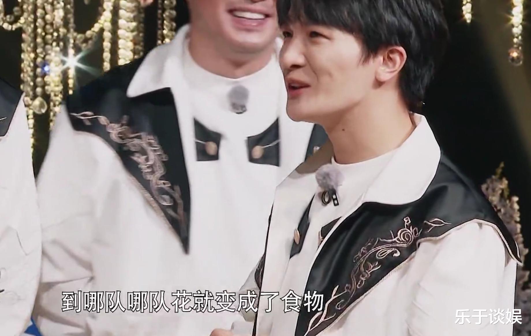 周深|周深和蔡徐坤组队,在选人环节被三次伤害,体验游戏却毫无参与感