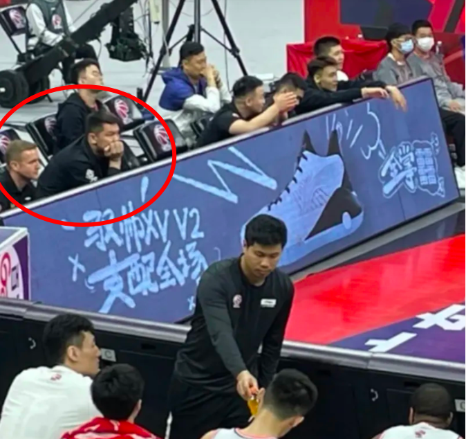 广东男篮|不是马尚，朱芳雨签下金发外籍男子，杜锋最担心的问题解决了