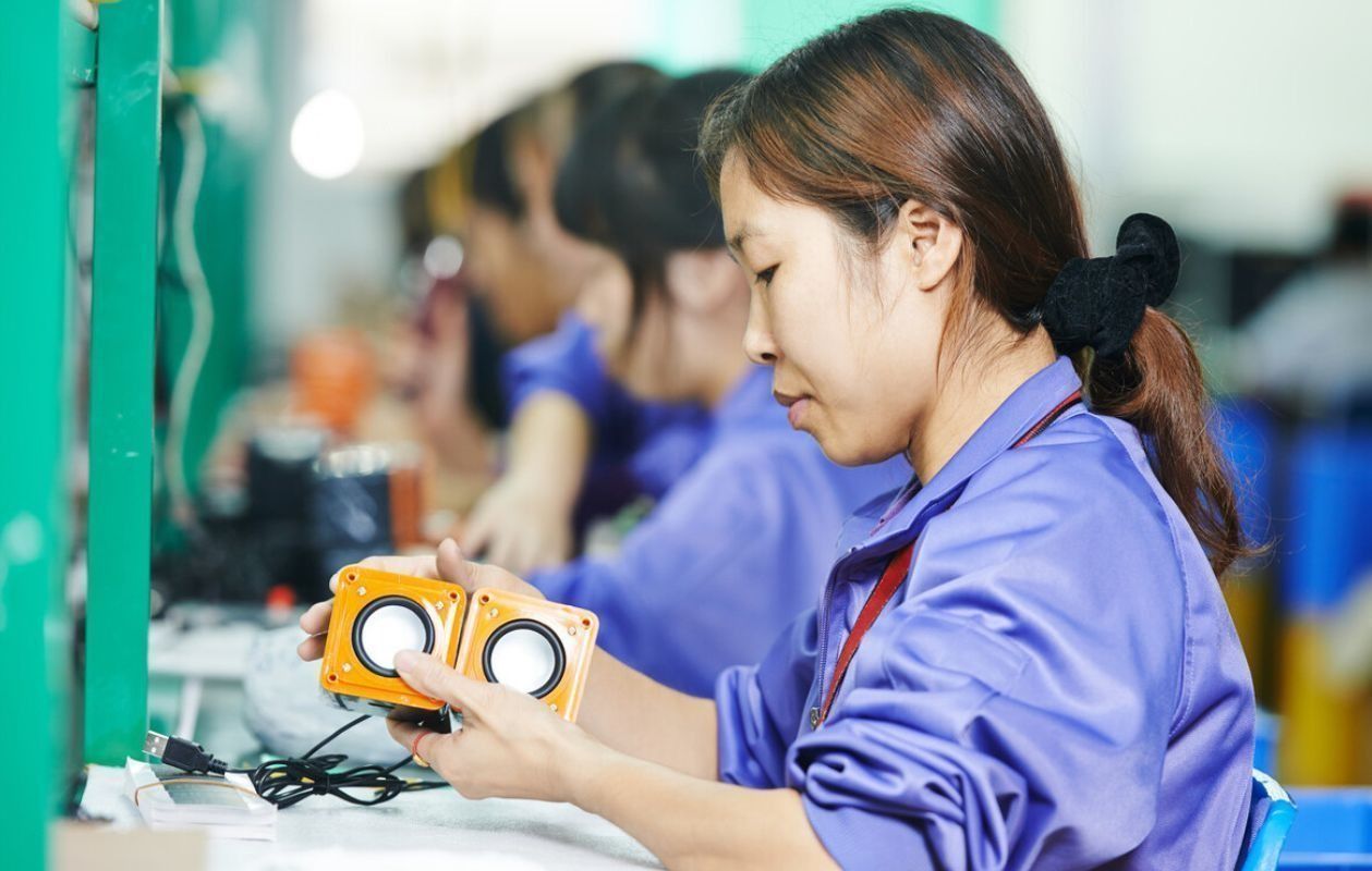 本科生|本科生出现在富士康流水线，职工说出内心想法，确实有道理