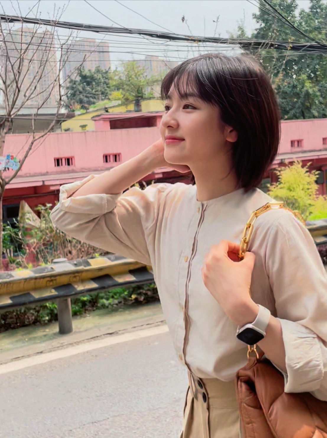 李兰迪|张新成晒油菜花地，李兰迪营业晒自拍，简约穿搭CP默契感十足