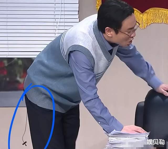 春晚|春晚出现6个瑕疵：王宝强说错词、沈腾领夹麦掉了、秦岚公鸭嗓...