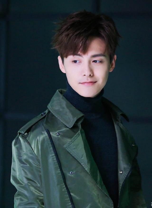 安妮·海瑟薇|生活乱七八糟,被雪藏禁唱十年,一手烂牌打出王炸人生