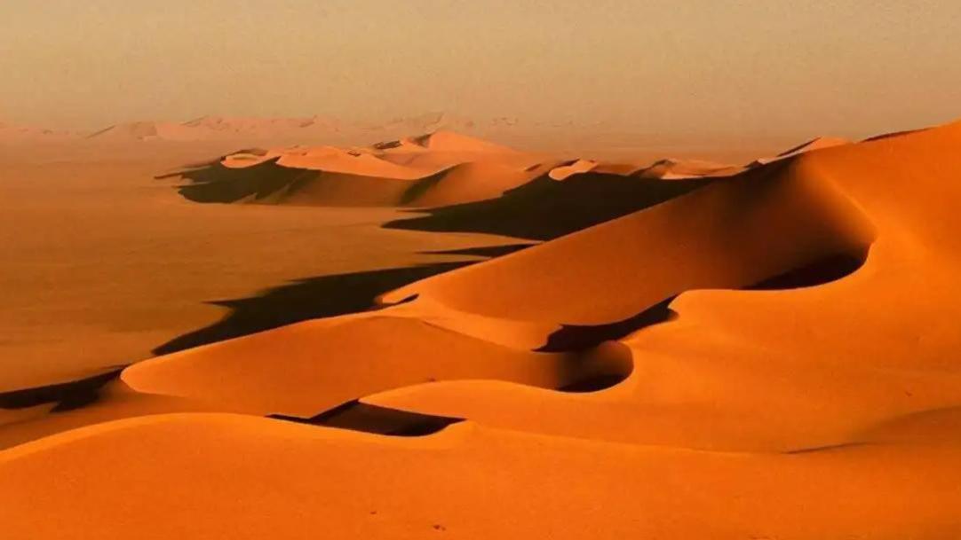 撒哈拉沙漠有多深呢？若沙子被挖光，会在底部看到什么？