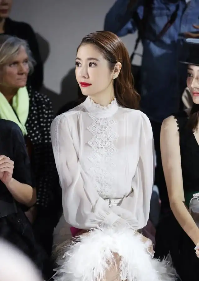 西施|和颖儿同框真看出林心如老了，奔五年纪全靠妆容撑，但气场挺足的