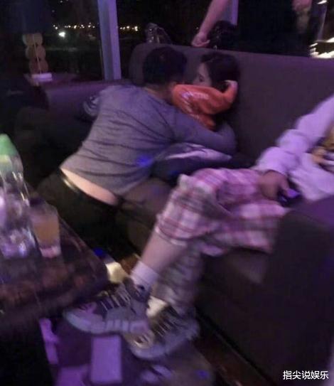 汪小菲|汪小菲张颖颖再登热搜榜一！台媒曝小菲婚内出轨，错怪大S很自责