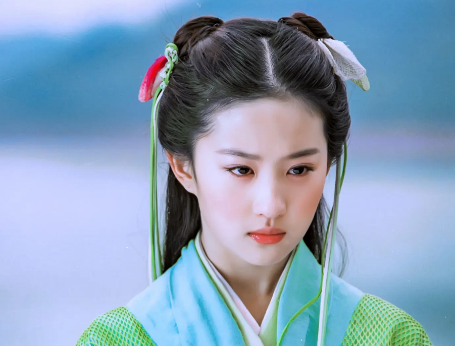 刘亦菲|刘亦菲实火，《初相识》林谷主也想邀请她拍戏，满脸笑意夸奖不止