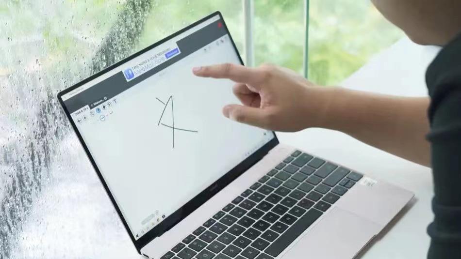 苹果|苹果正在开发带触摸屏的 MacBook Pro