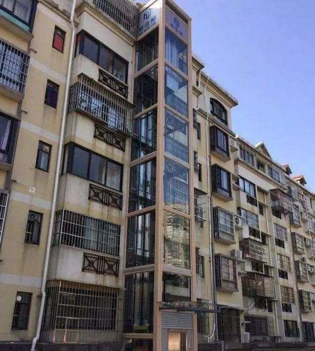 旧房加装电梯,业主后悔:房子贬值,还引来一堆“新麻烦”