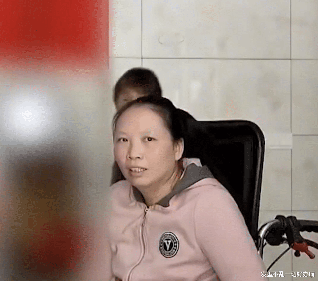 女富婆借20万帮残疾夫妻,6年后上门讨债,对方翻脸:你咋好意思