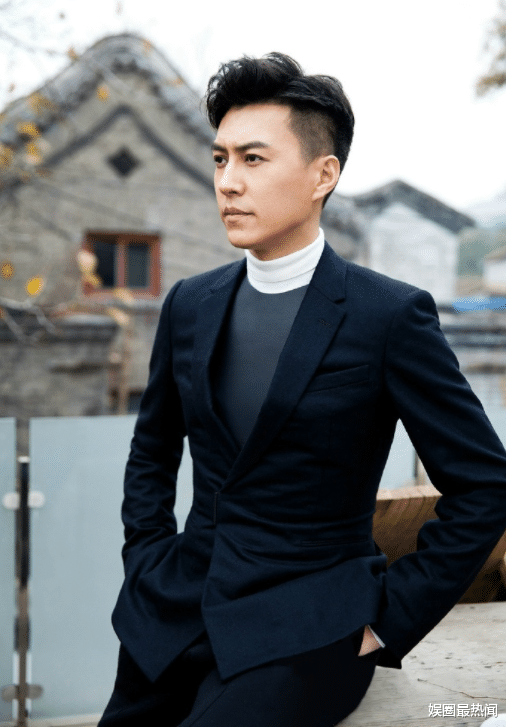 靳东|靳东回应欠薪风波，却因常识性问题被嘲讽，网友：又在立人设