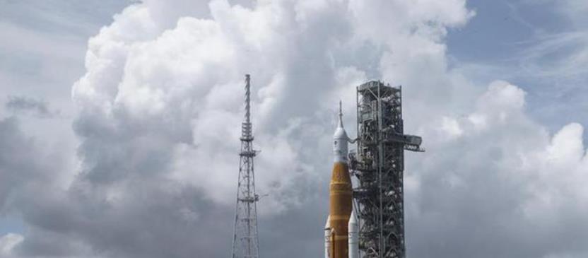 中美航天发射一成一败，美军失望至极，炒作中国将成“太空霸主”