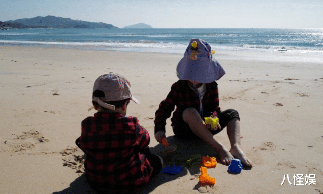 朱丹|朱丹分享儿女日常，透露弟弟常揪姐姐头发还掐她，很心疼小小丹