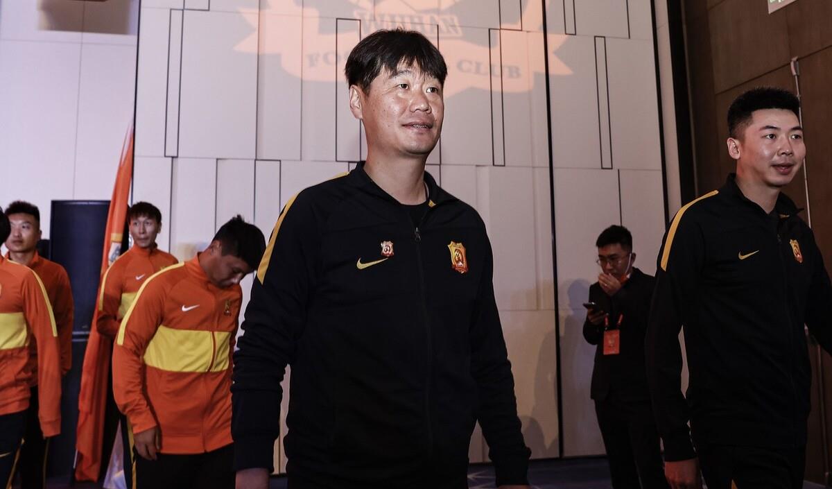 李霄鹏|3名U23！李霄鹏为国足打上鲜明烙印 李太守这绰号可不是白叫的