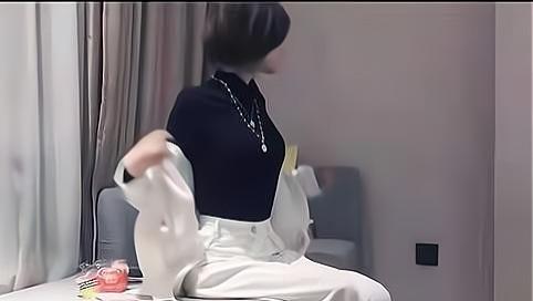 出轨的女人|探花大神将多部视频女主角的身份曝光，大部分是婚内出轨的女人，只为寻求刺激