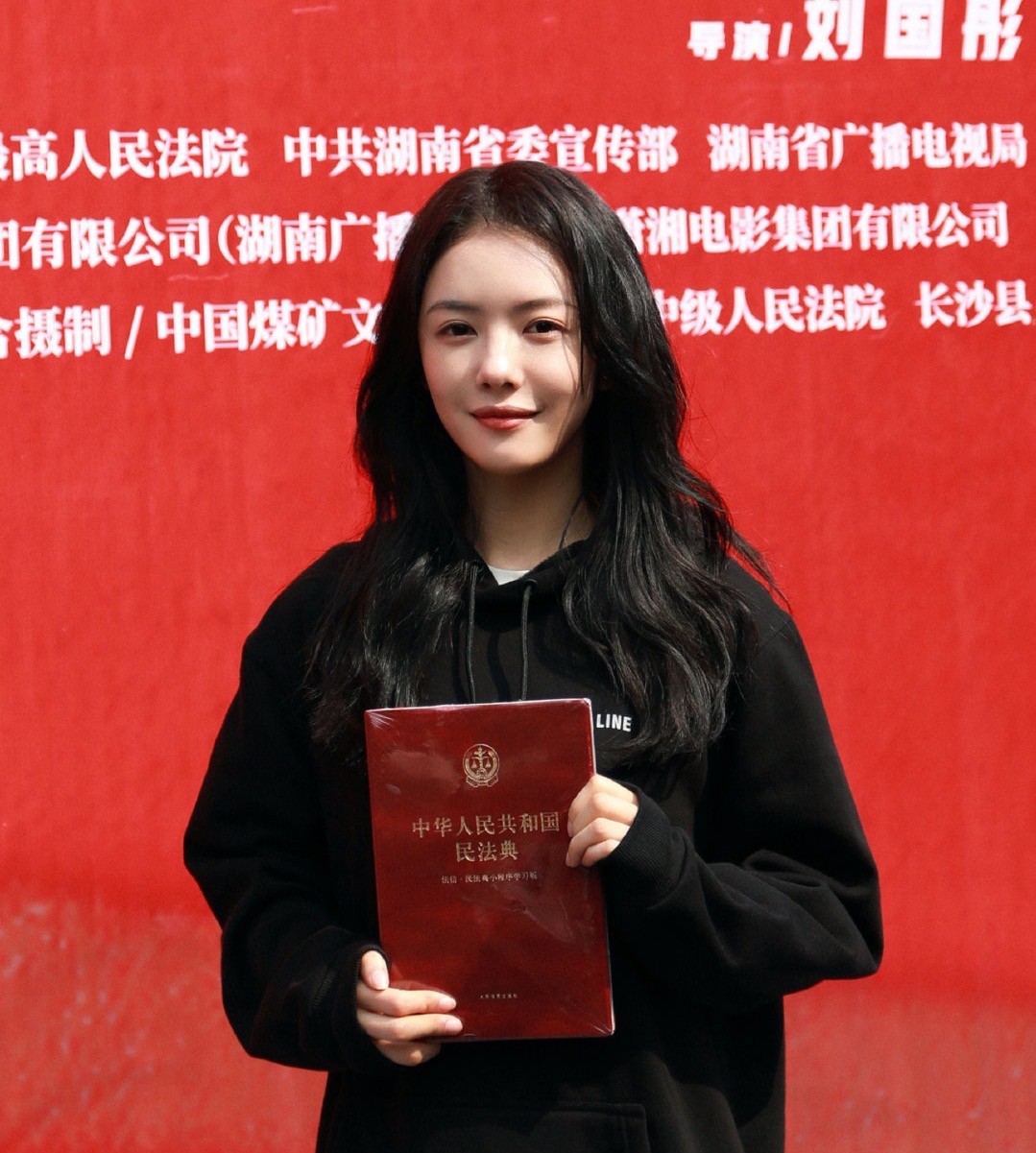 成毅|成毅不适合演现代剧？看见他的检察官定妆照后：我都不期待靳东了