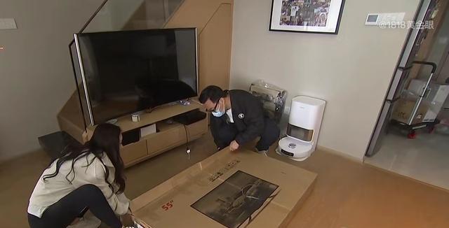 快递员代签电视女子收货后发现屏幕受损要求赔偿却遭拒绝