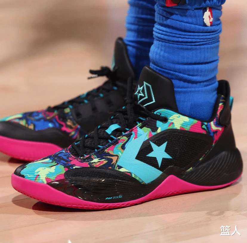 布克|NBA球员上脚：塔克穿Kobe11青蜂侠，李宁和安踏的球鞋都有！