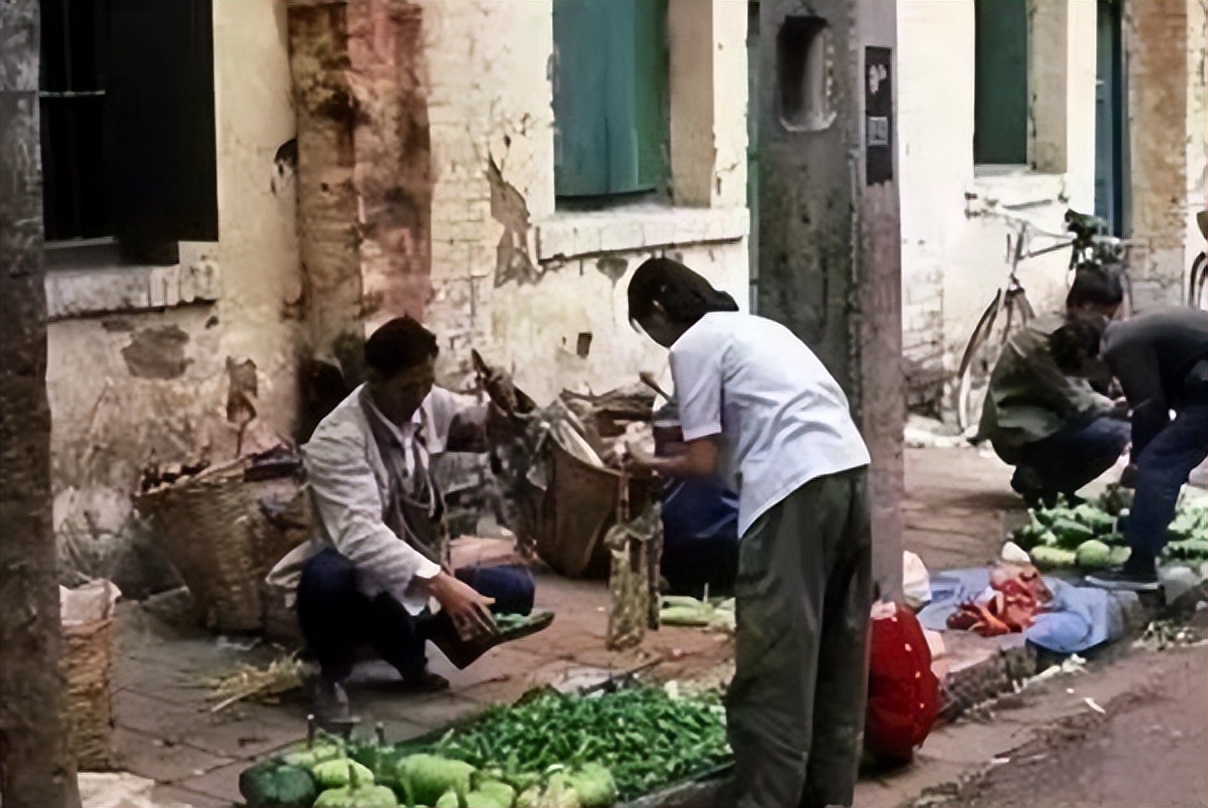 学霸|学霸受“穷人思维”影响，底层家长感到自责：好不容易培养出来的