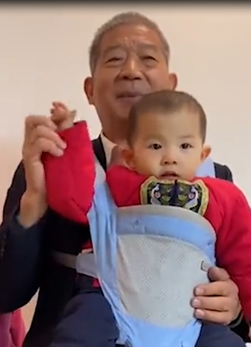 67岁高龄产妇生女,给孩子庆生未见儿女到场,疑似早已断绝关系?