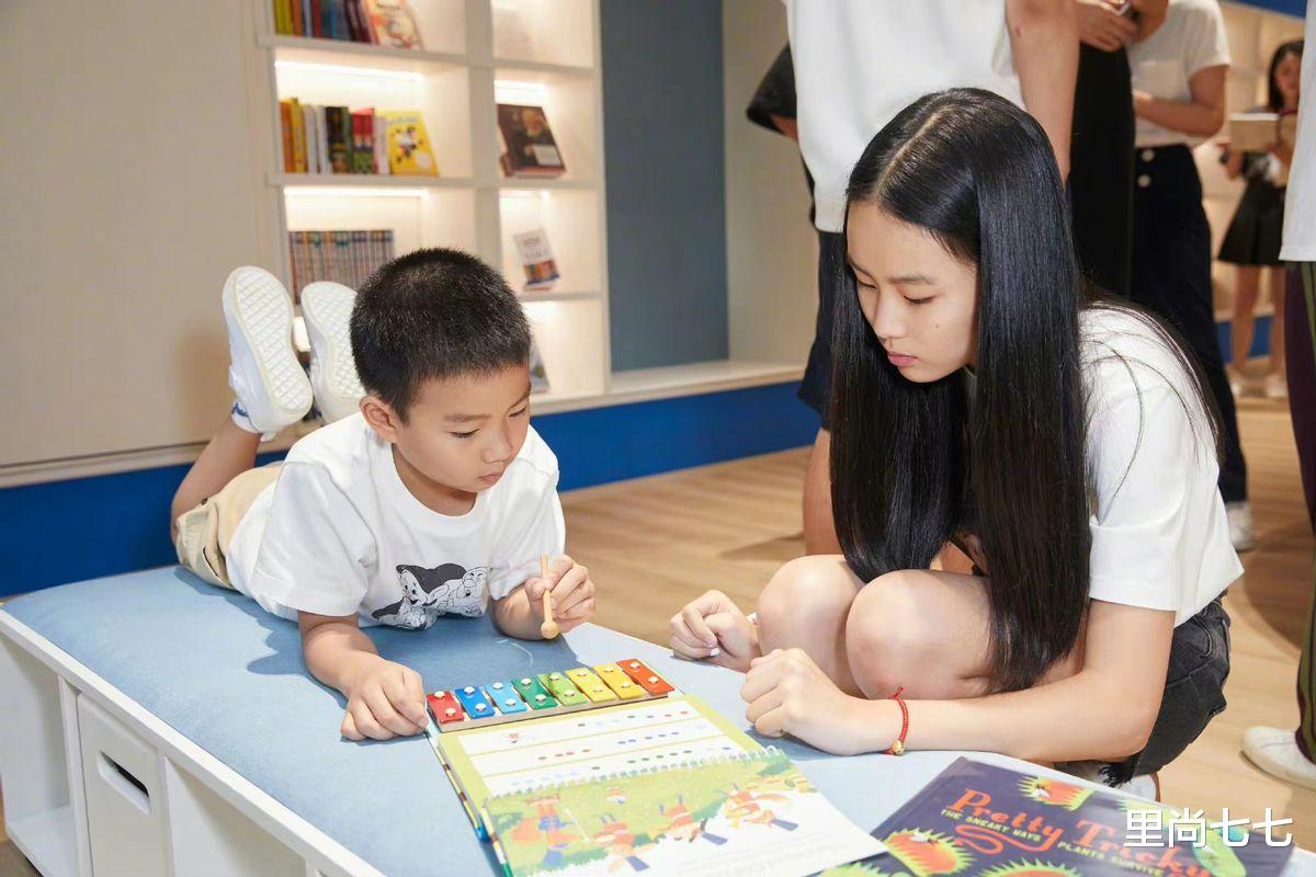 关悦次女不好看却高级,气质神似小沈阳女儿,比15岁姐姐有辨识度