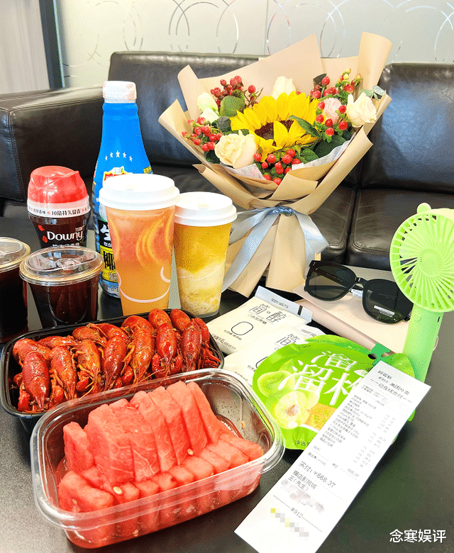 杨幂|杨幂在横店拍戏点外卖吃,一单就花费了668元,抵别人好几天工资