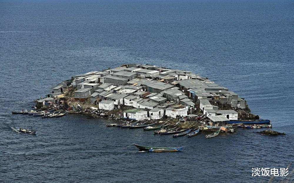 香格里拉|半个足球场大的小岛住着上千人，岛上人不愿搬，外面的人想住进去