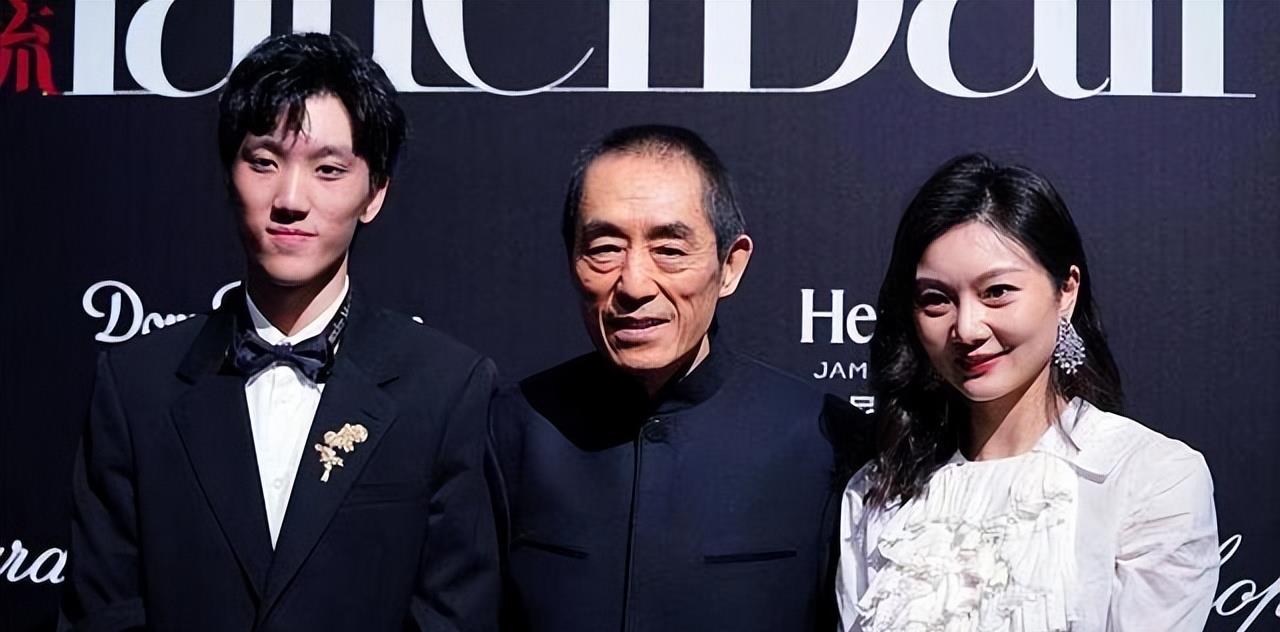 陈婷|张艺谋带娇妻赴宴,陈婷拎6万包戴珠宝,罕见奢华太有贵妇气场