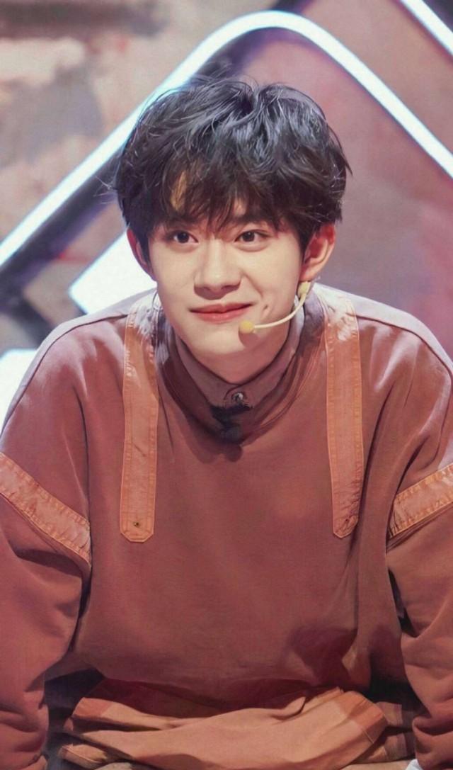 杨紫|明星妆容大吐槽：造型师求您“长点心”！杨紫海报太像“蛇精”！