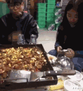 “25岁小伙被40岁阿姨老牛吃嫩草,关键是还很美!”这波赚大了啊