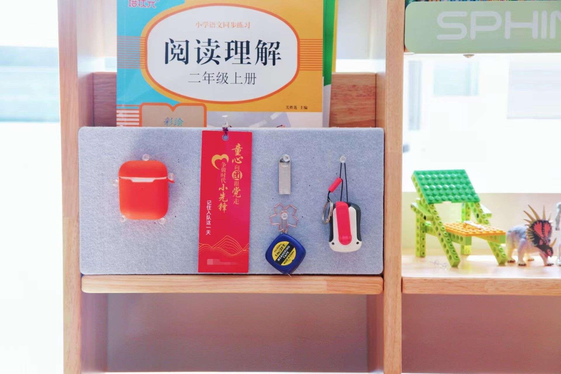 真实木，颜值高又环保，一款陪伴孩子学习的斯芬达小鹿学习桌椅