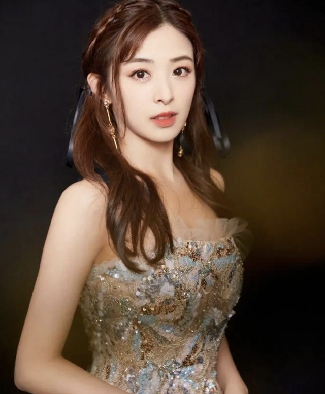 不识字、没文化、邀岳飞写歌词，这8位明星文盲至此，凭什么走红