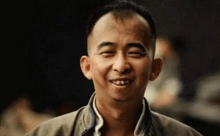 巨兴茂|丑的“奇特”演员巨兴茂：8年赚来十亿身家，娶高挑娇妻改善基因